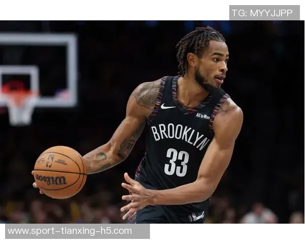 克拉克斯顿半场表现出色11投6中贡献13分7篮板2助攻1抢断