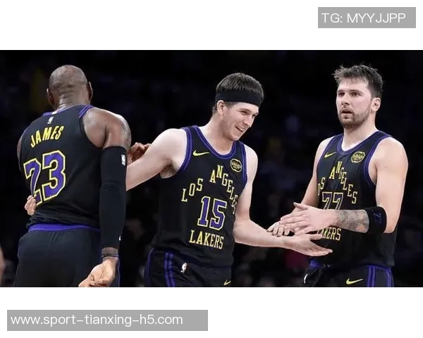 东詹双子星赛后数据引热议究竟是赞誉还是批评引发讨论